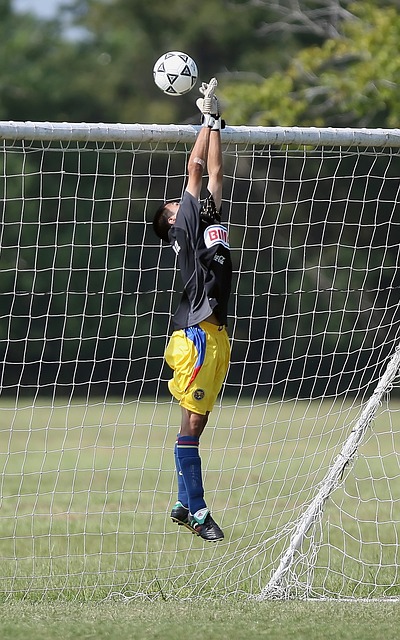 通过他的个 通过他的个